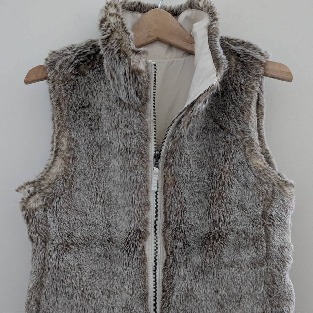 GAP Reversible Faux Fur Vest WOMENS S /M Full Zip Ivory Light Brown Cotton Mint